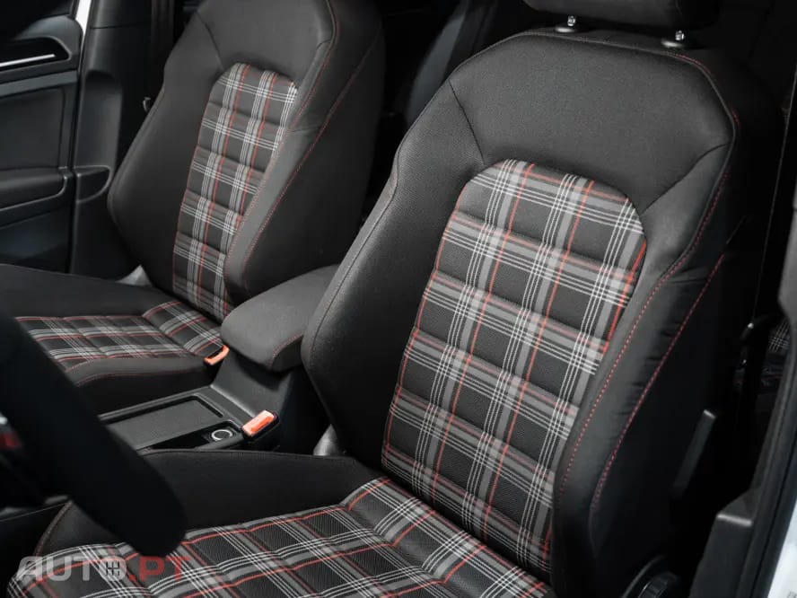 Volkswagen Golf GTI Performance BlueMotion DSG