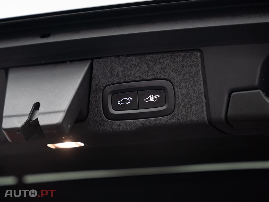 Volvo XC60 2.0 T6 PHEV Plus Bright AWD