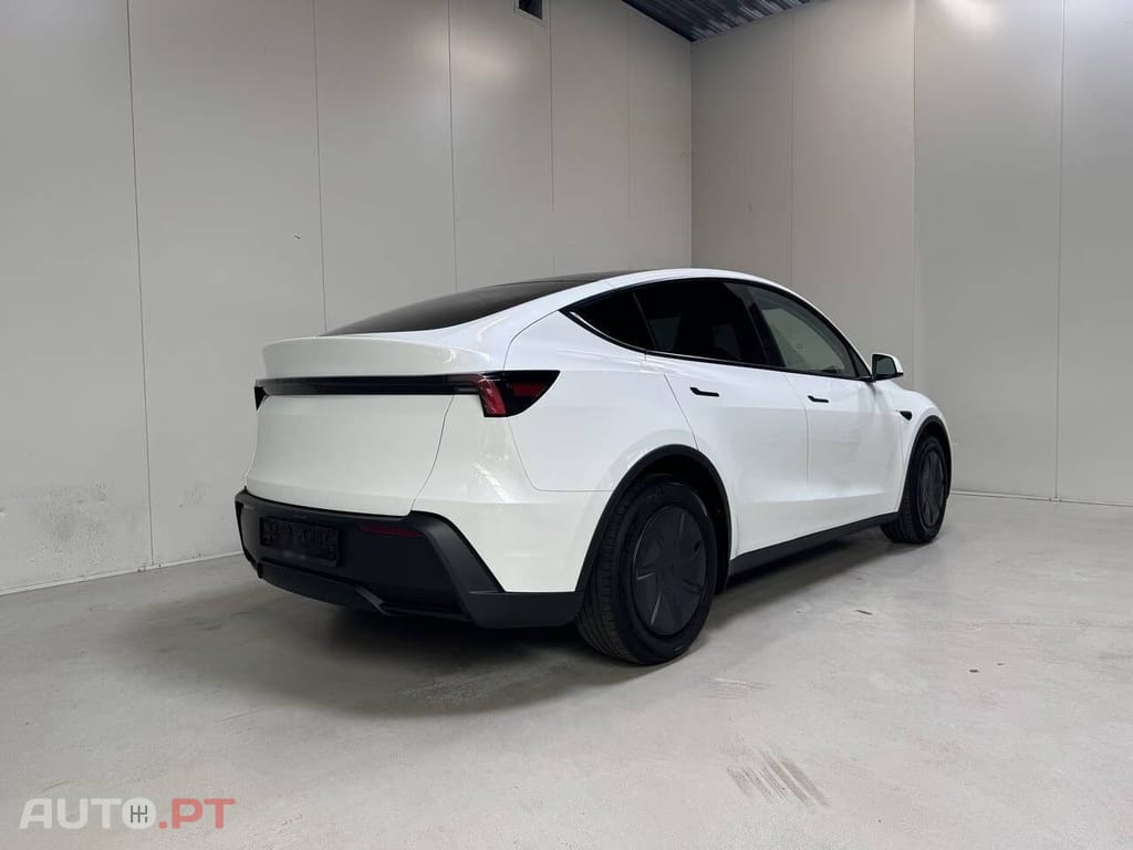 Tesla Model Y Standard Range