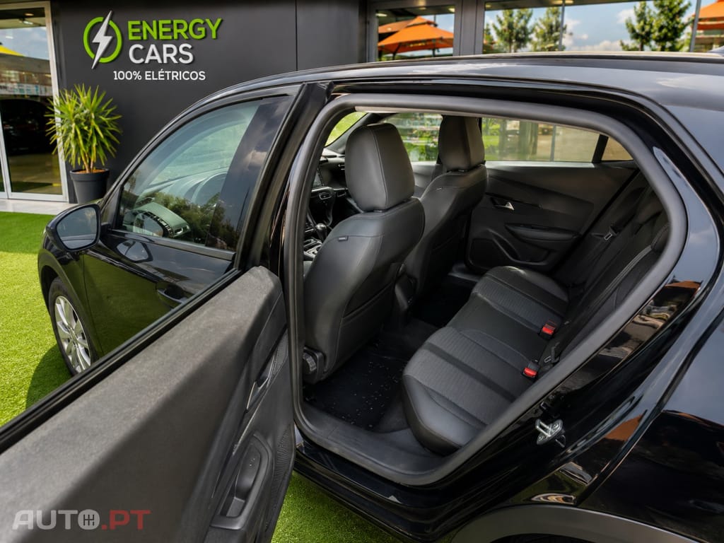 Peugeot E-2008 50 kWh Allure Pack