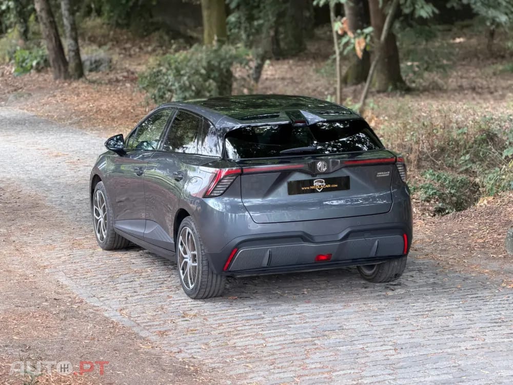 MG MG4 77 kWh Extended Range Luxury