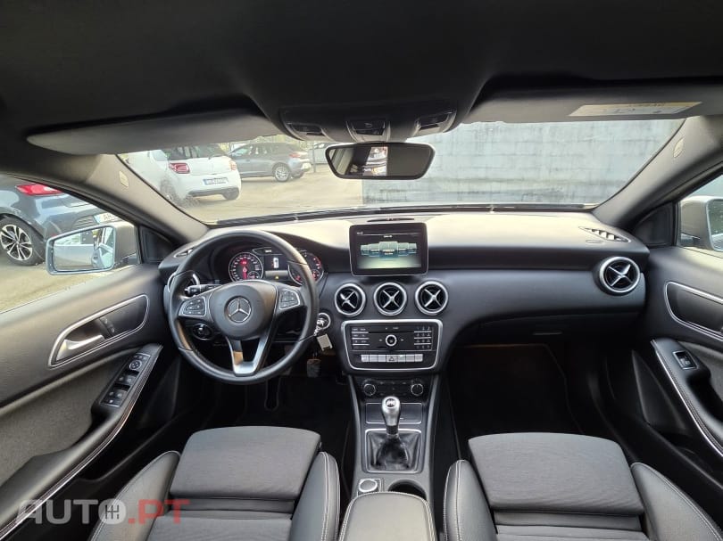 Mercedes-Benz A 180 d — fotografia 12