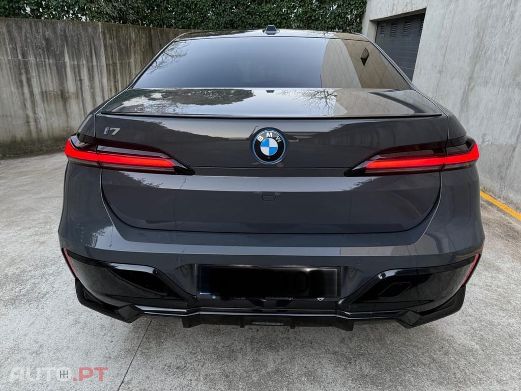 BMW i7 xDrive60 Pack Desportivo M Pro