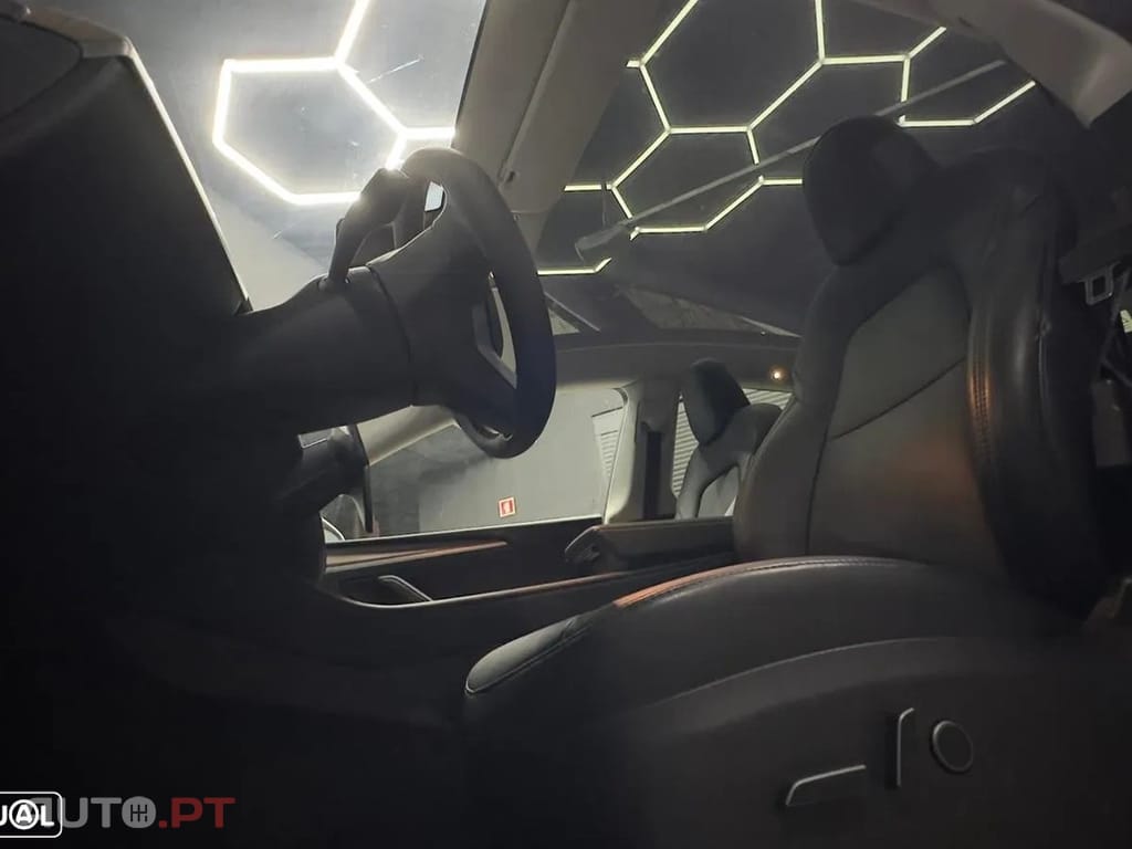 Tesla Model Y Long Range Dual Motor AWD