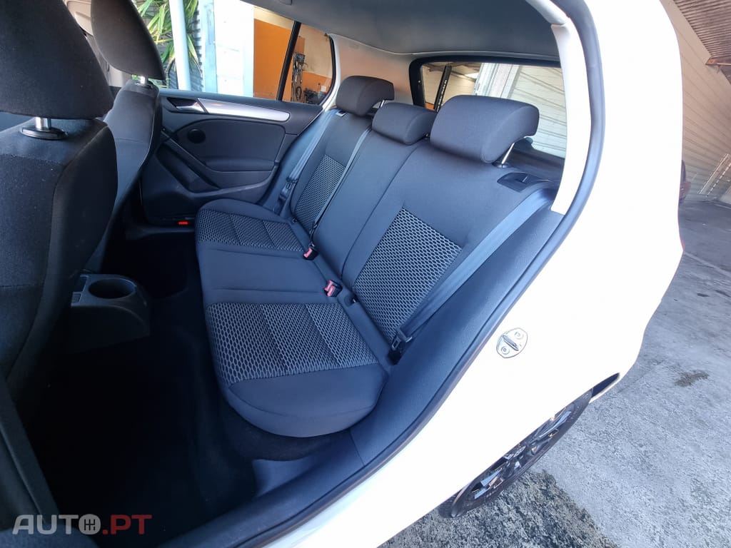 Volkswagen Golf 1.6 TDi Confortline DSG