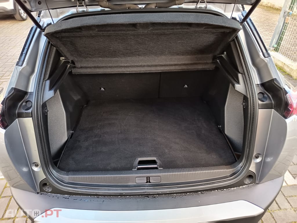 Peugeot E-2008 50 kWh GT