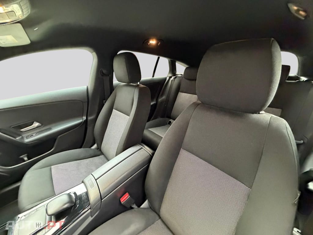 Mercedes-Benz CLA 180 D Business DCT