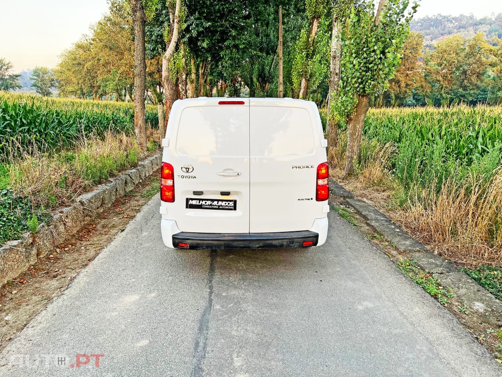 Toyota Proace Verso Long 50KWh Business
