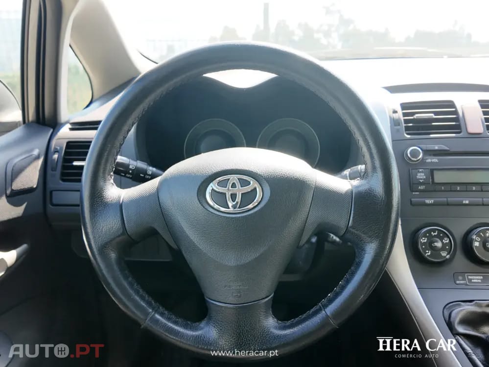 Toyota Auris Outro