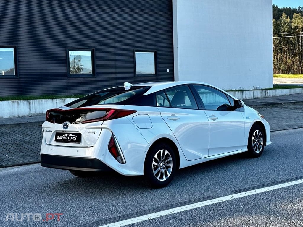 Toyota Prius 1.8 Plug-In Luxury+Pele