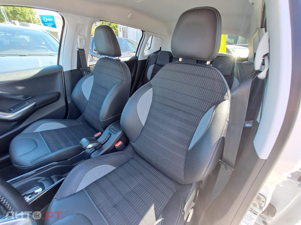 Peugeot 2008 1.2 PureTech Allure EAT6