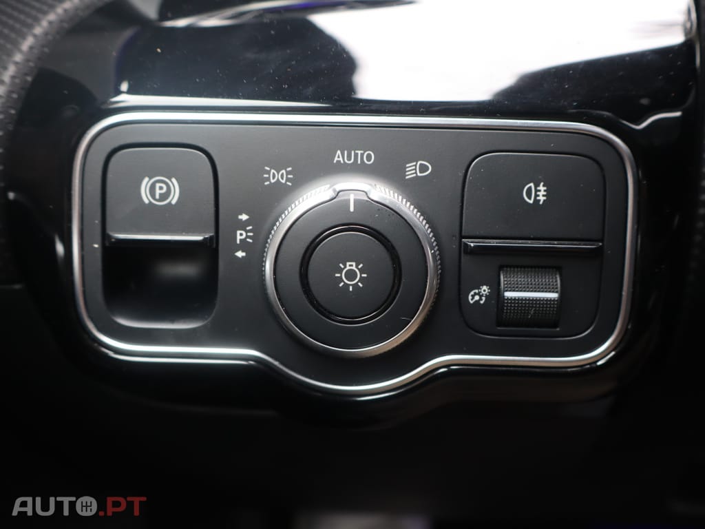 Mercedes-Benz A 250 e AMG Line