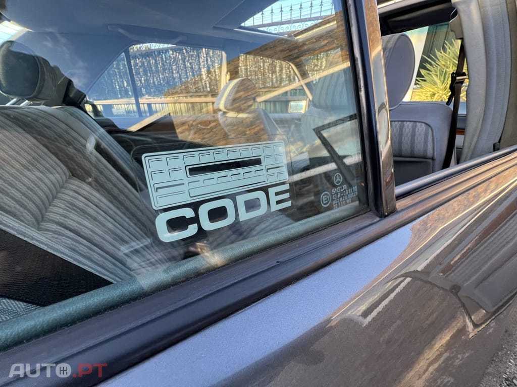 Mercedes-Benz W124 300 D