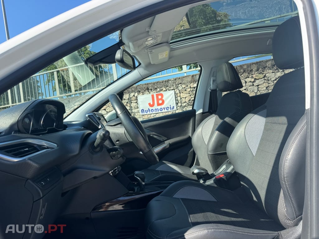 Peugeot 2008 1.2 PureTech Allure EAT6