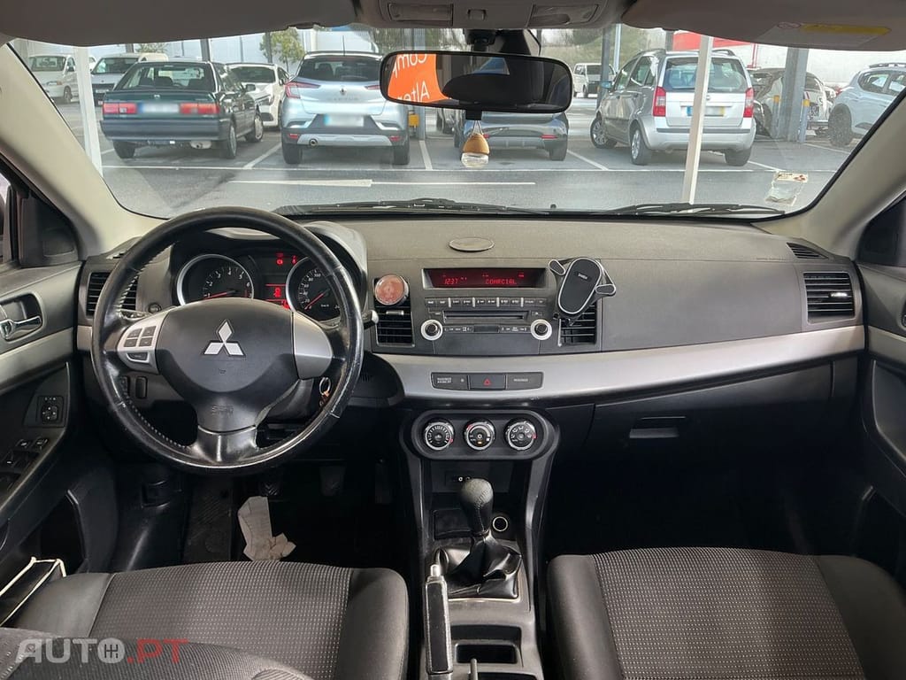 Mitsubishi Lancer 1.6 Invite