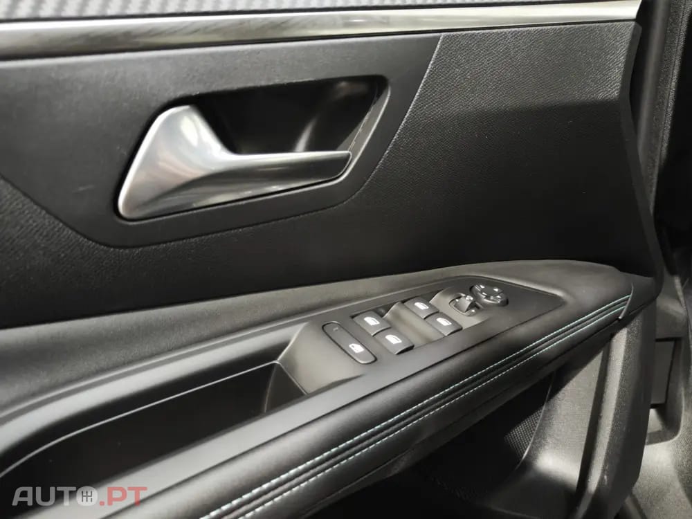 Peugeot 3008 1.6 Hybrid Allure e-EAT8