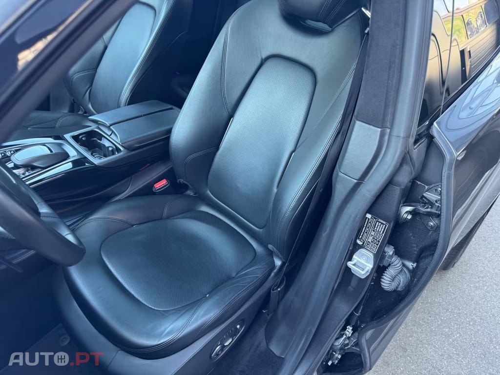 Aston Martin DBX 4.0 V8