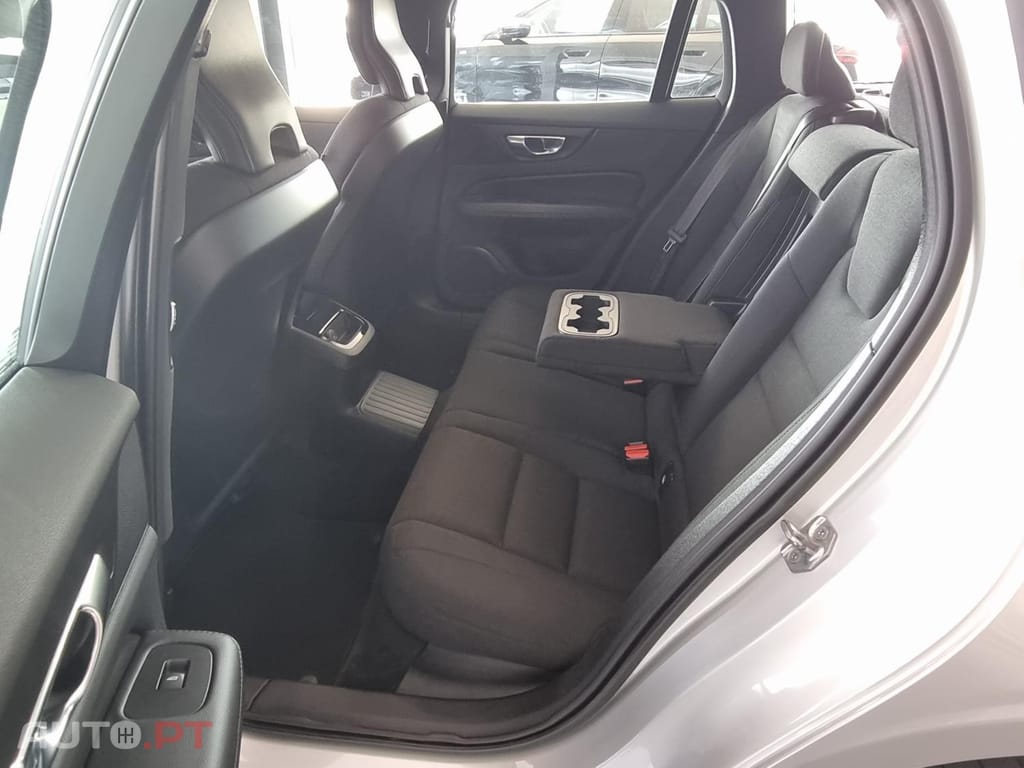 Volvo V60 2.0 T6 AWD TE Inscription Expression — fotografia 17