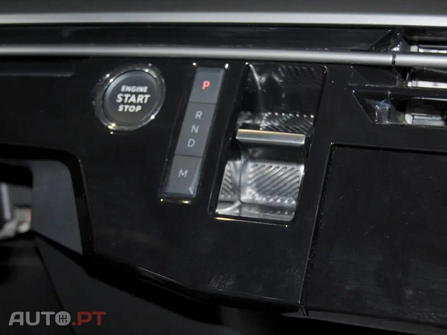 Peugeot 3008 1.2 Hybrid Allure e-DCS6