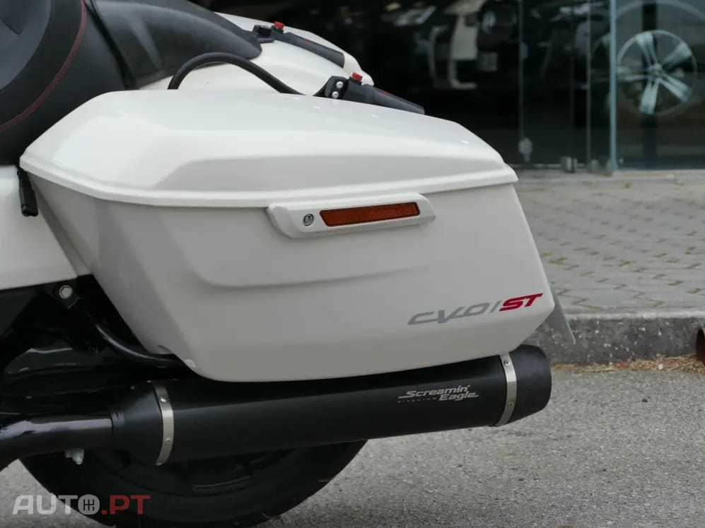 Harley Davidson FL CVO ROAD GLIDE ST