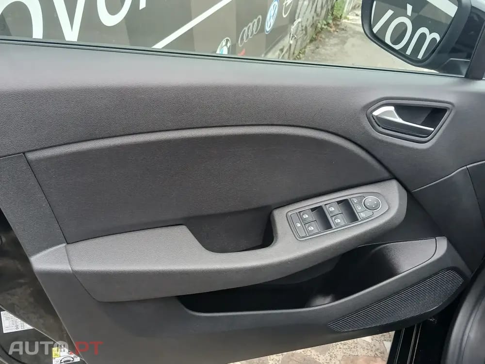 Renault Clio Outro
