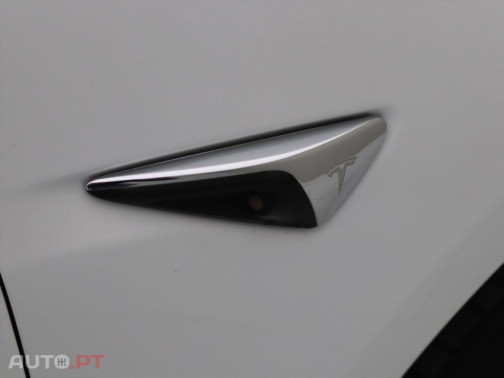 Tesla Model 3 Standard RWD Plus AUTOPILOT