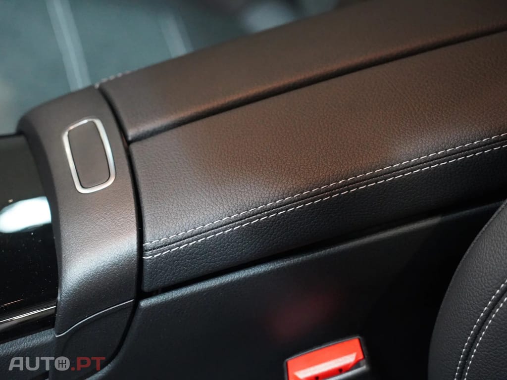 Mercedes-Benz A 250 e AMG Line