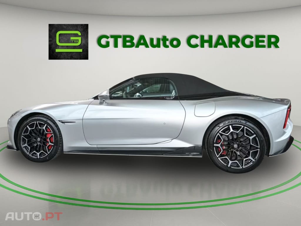 MG Cyberster E-Roadster 