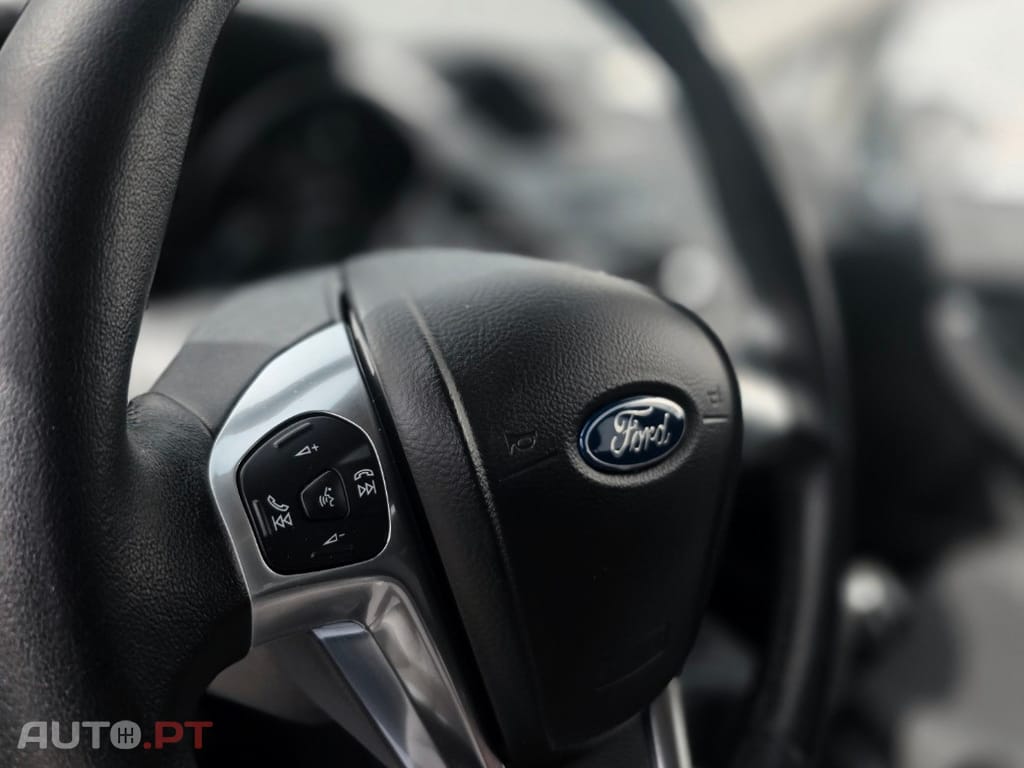 Ford Fiesta 1.0 EcoBoost S&S TITANIUM