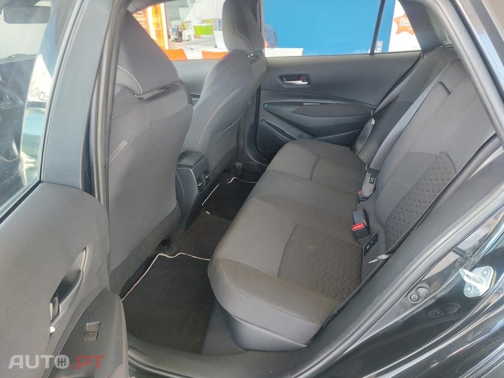 Toyota Corolla 1.8 Hybrid Comfort — fotografia 15