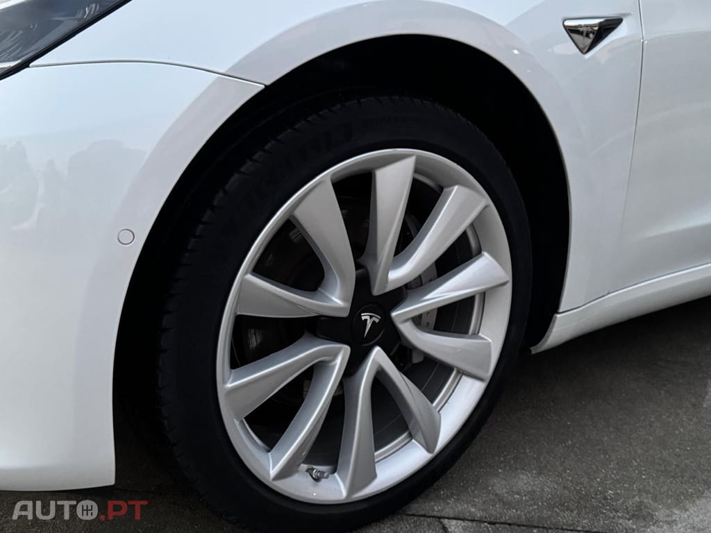 Tesla Model 3 Long-Range Dual Motor AWD