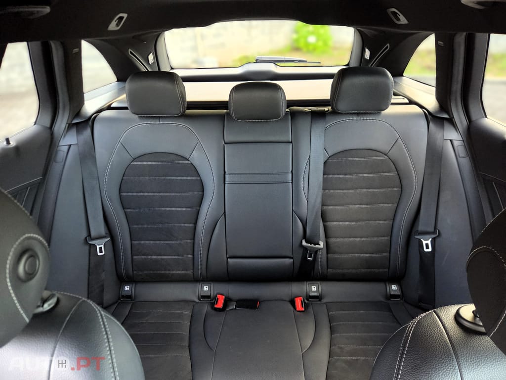 Mercedes-Benz C 300 de AMG-Line (Pack Night) - Burmester Audio, Multibeam, Airmatic, 19"