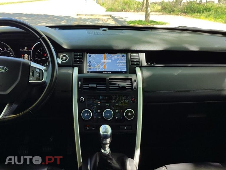 Land Rover Discovery Sport 2.0 eD4 HSE Luxury — fotografia 12