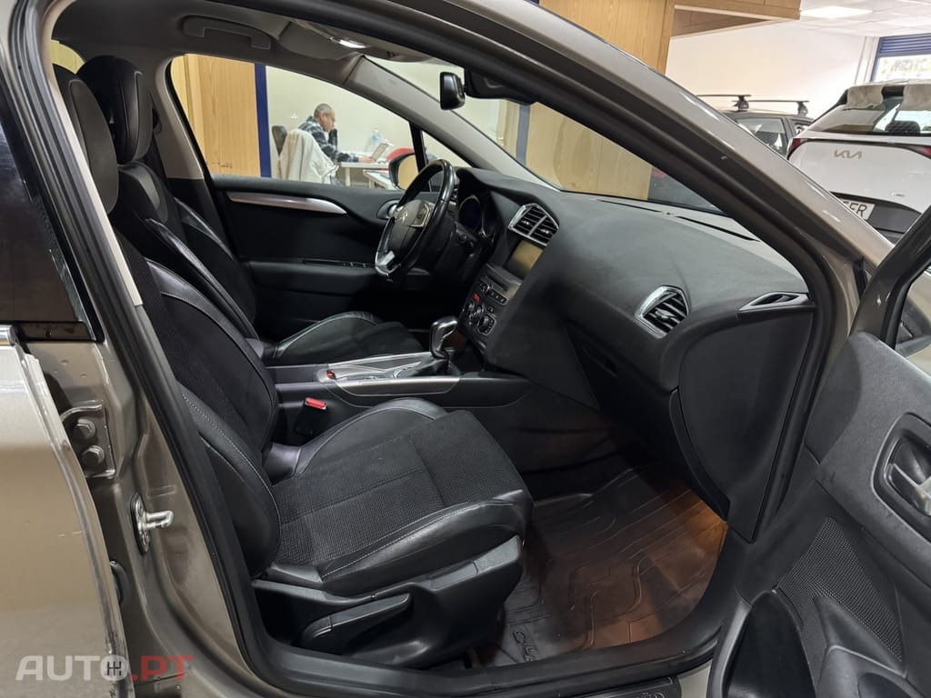 Citroën C4 1.6 BlueHDi Shine EAT6 — fotografia 19