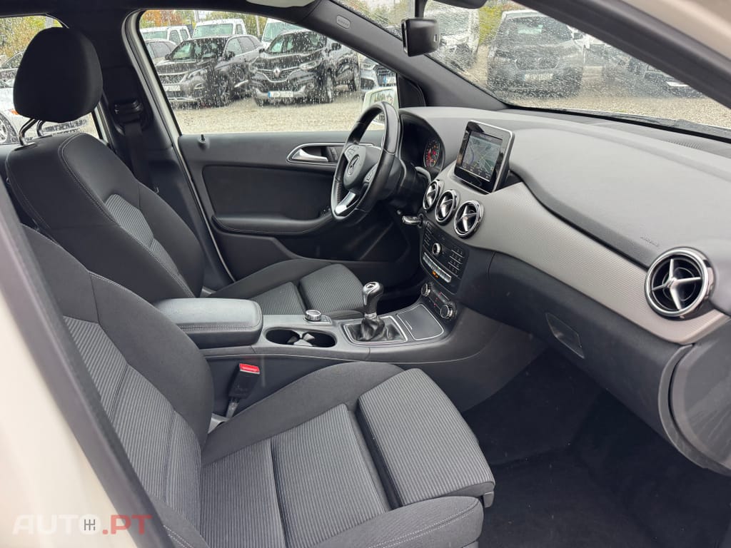Mercedes-Benz B 180 d Edition