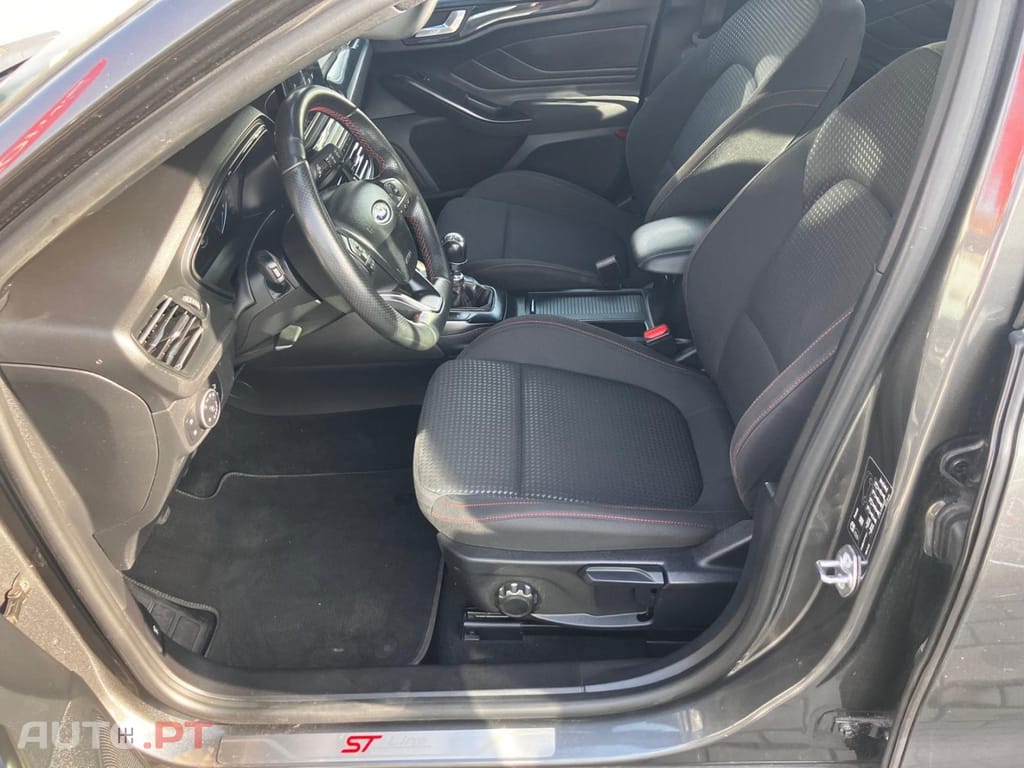 Ford Focus 1.0 EcoBoost S&S ST-LINE