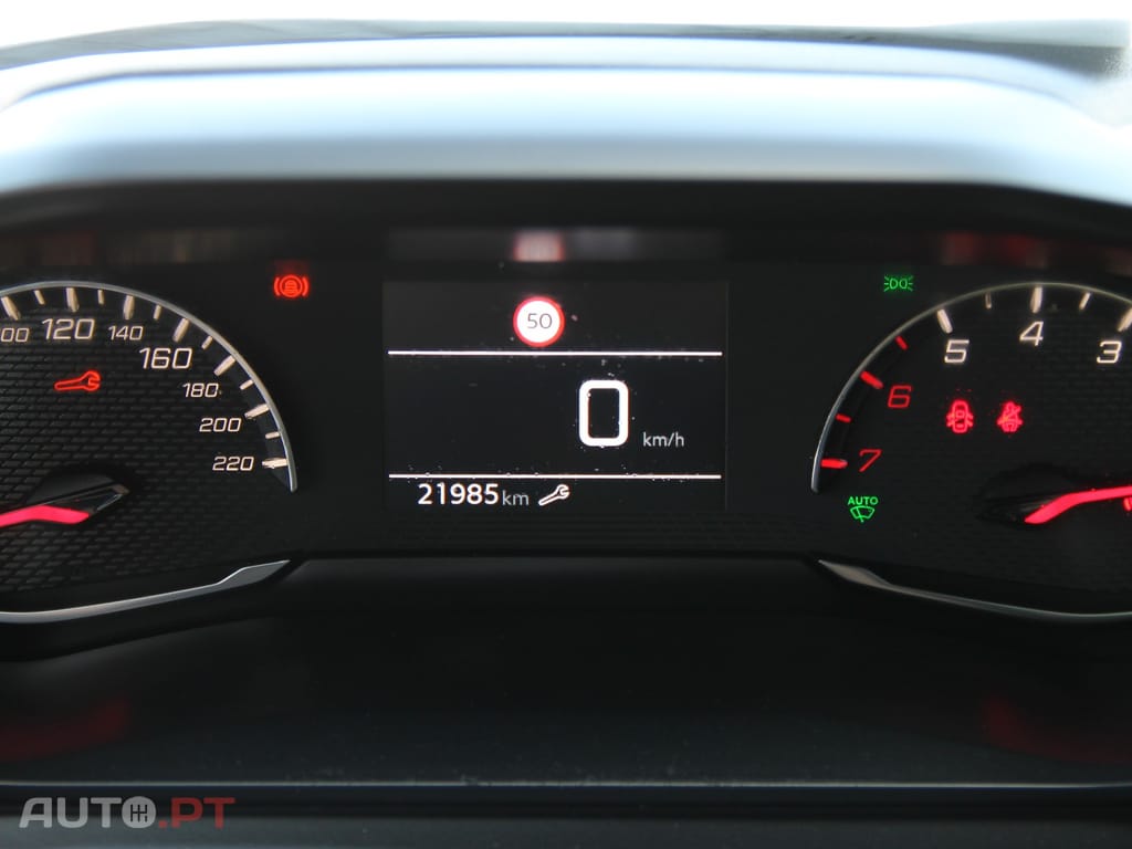 Peugeot 2008 1.2 PureTech Active — fotografia 13