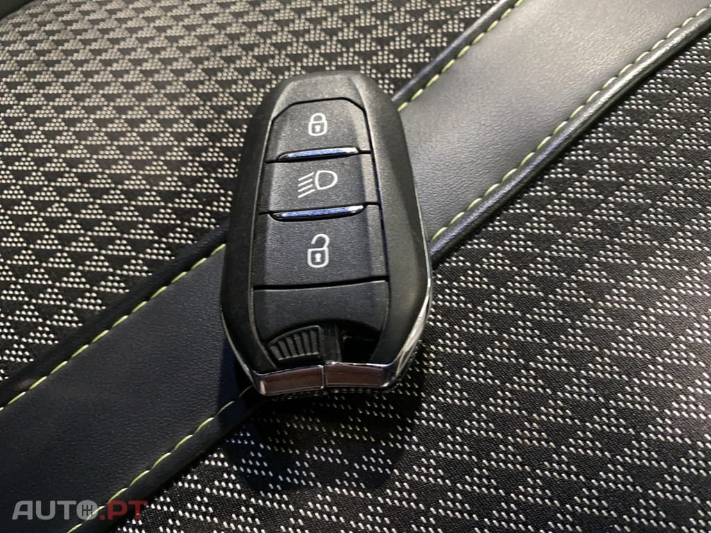 Peugeot 2008 1.2 PureTech GT EAT8