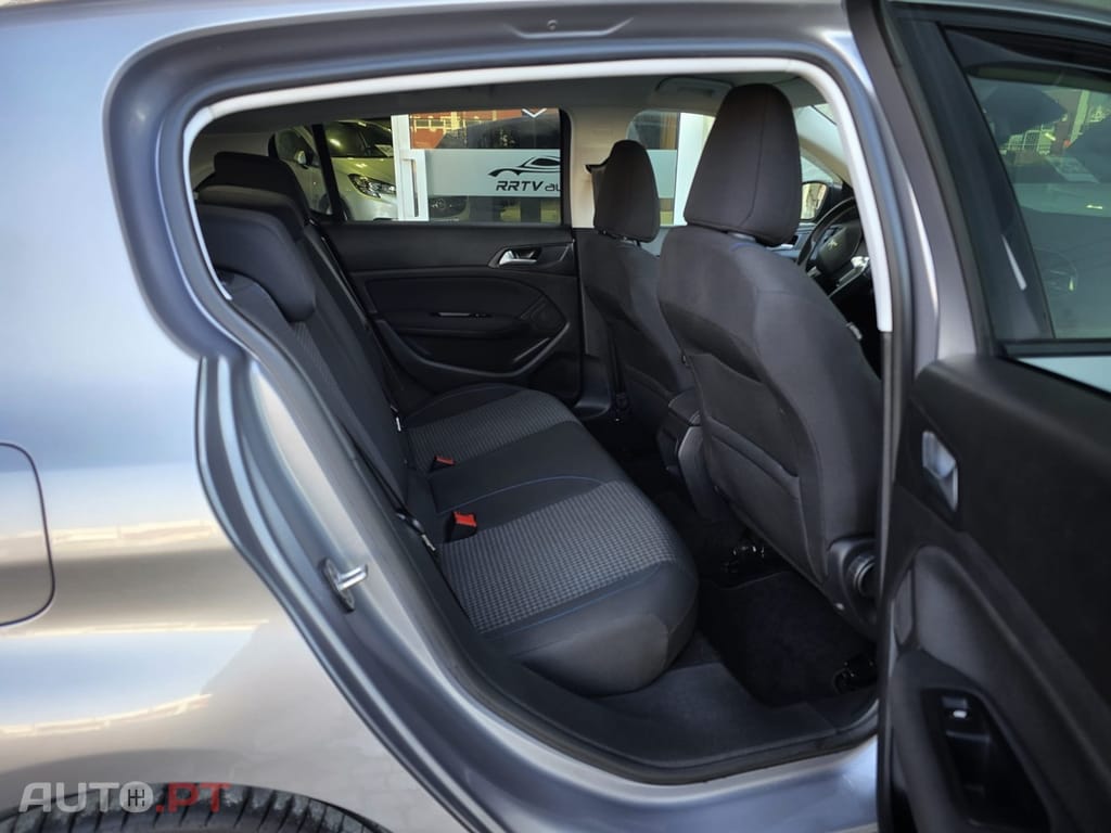 Peugeot 308 1.5 BlueHDi Style J17