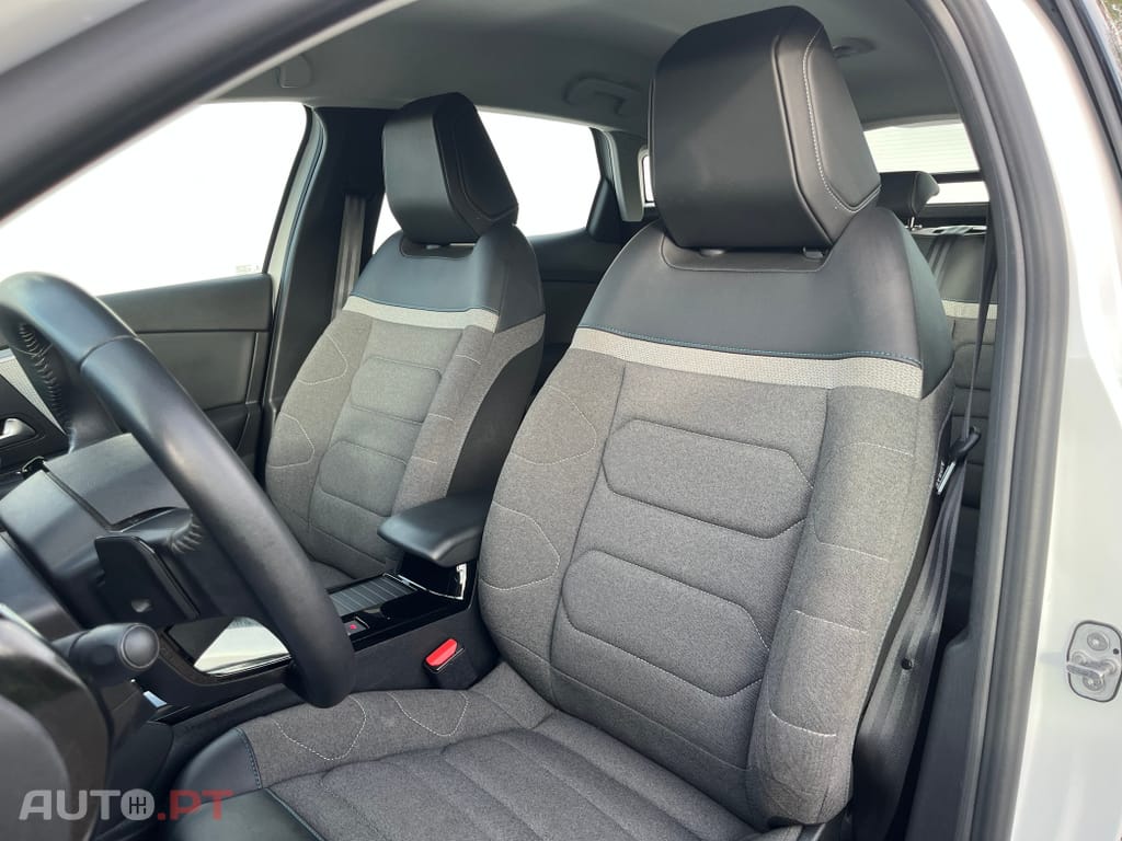 Citroen C4 PureTech 130 Stop&Start EAT8 SHINE