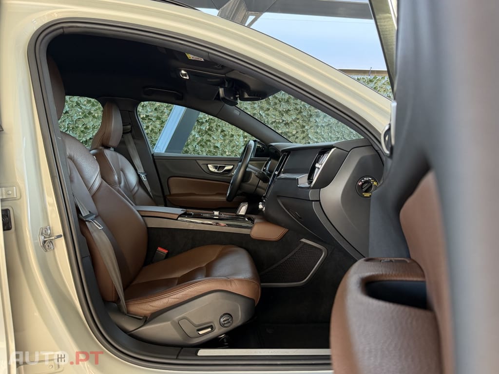 Volvo V60 2.0 T6 AWD TE R-Design