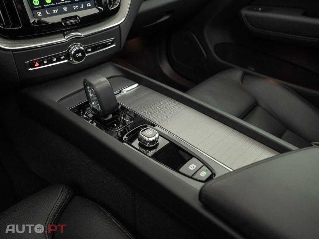 Volvo XC60 2.0 T6 PHEV Ultra Dark AWD