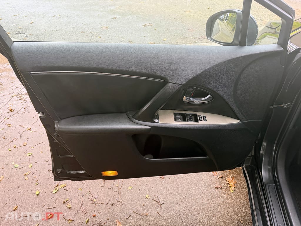 Toyota Avensis TOYOTA AVENSIS 2.0 D4D LUXURI+GPS+PELE+MULTIMÉDIA