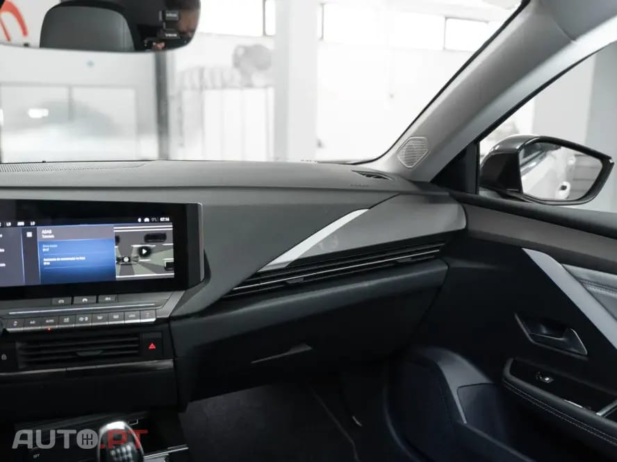 Opel Astra 1.2 T Elegance