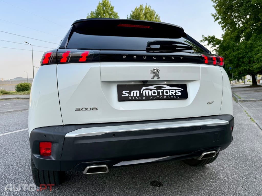 Peugeot 2008 PureTech 155 EAT8 GT