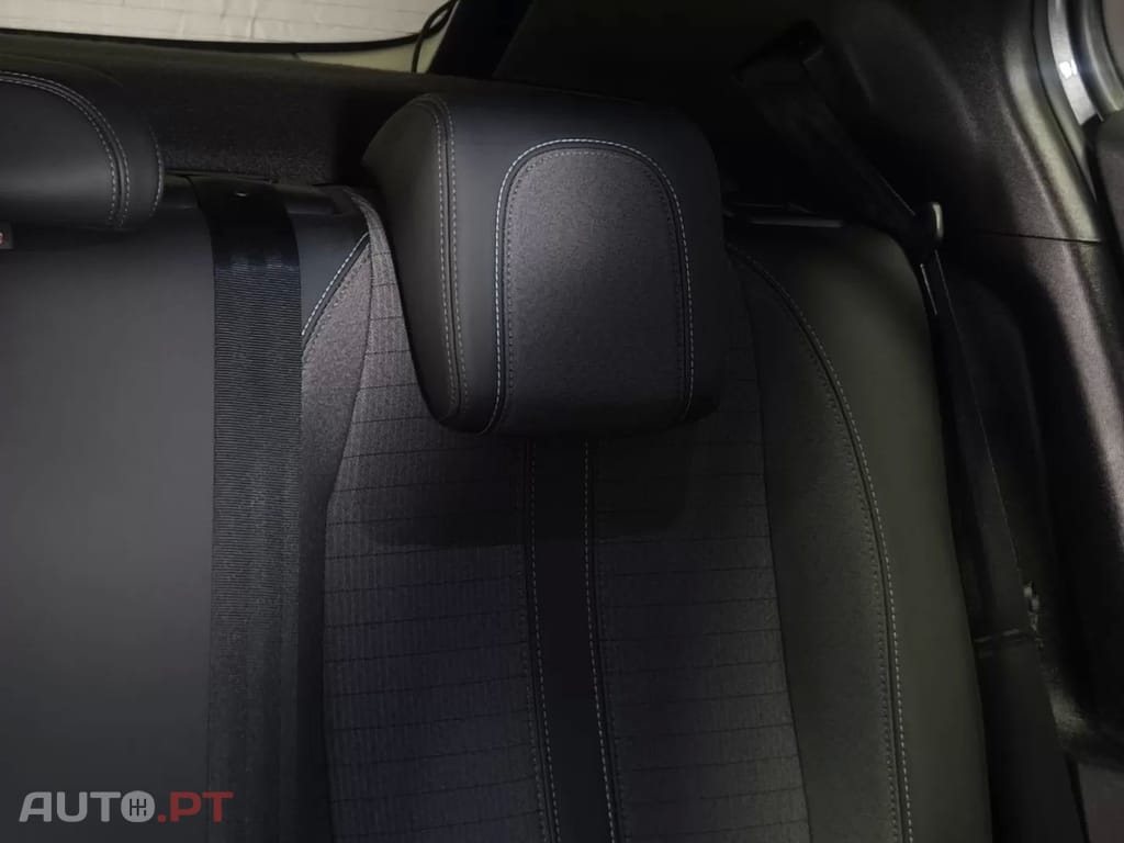 Peugeot 2008 PureTech 130 EAT8 Allure