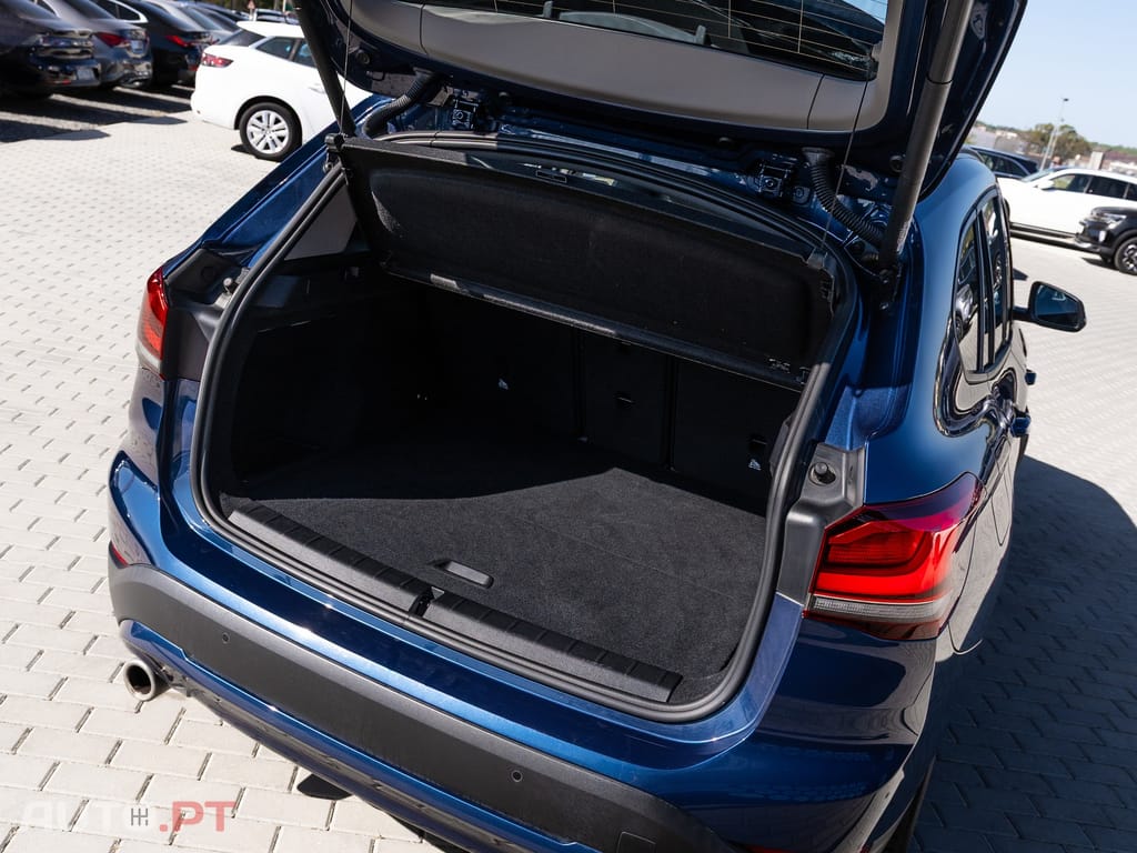 BMW X1 xDrive25e Advantage — fotografia 10