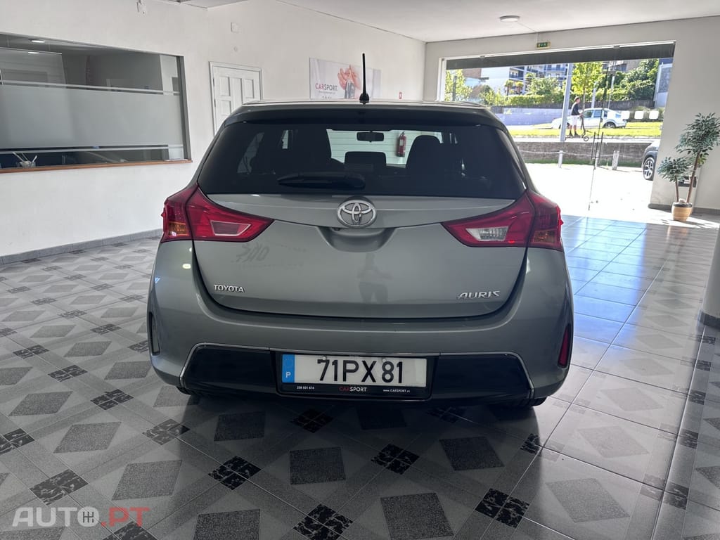 Toyota Auris 1.4 D-4D Com. +P.Sport+TSS