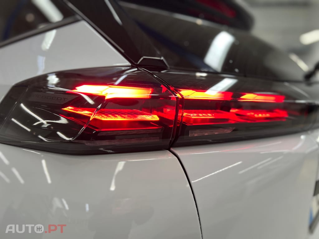 Peugeot 2008 1.2 Hybrid Allure e-DCS6