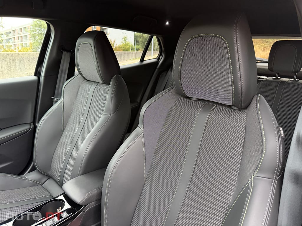 Peugeot E-2008 54 kWh GT